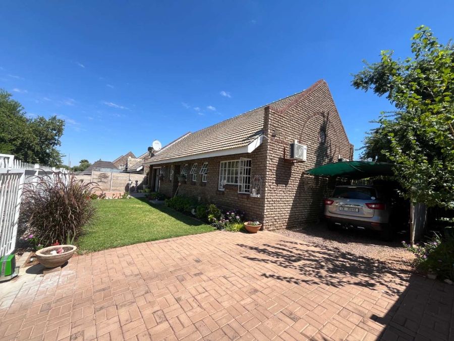 2 Bedroom Property for Sale in Die Rand Northern Cape